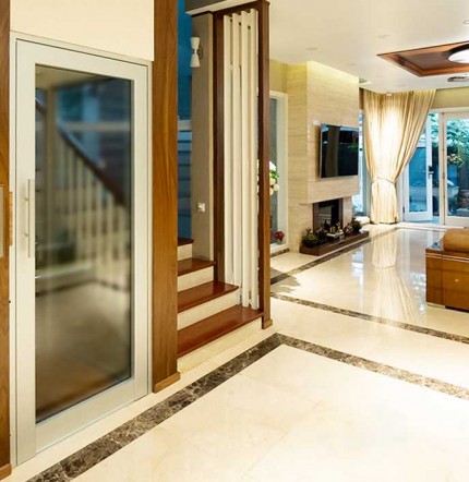 Thang máy Công ty TNHH Thương mại Dịch vụ Du lịch Nhất Phát